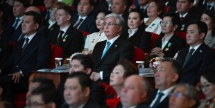 Глава государства посетил праздничный концерт по случаю Дня Республики