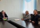 Қазталов ауданының әкімі ауыл шаруашылығы саласының ардагеріне құрмет көрсетті