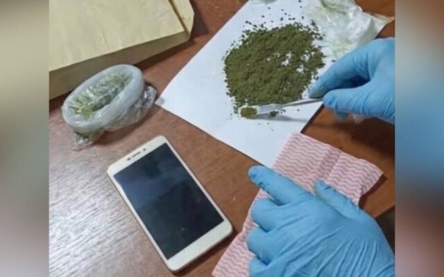 Телефон и вещество, похожее на насвай, пытались перебросить в учреждение УИС ЗКО