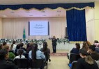 В Уральске врач-онкогинеколог встретилась с родителями школьниц